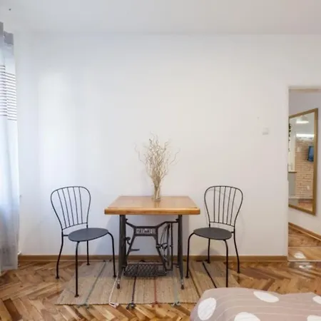 Station 3 Apartment *